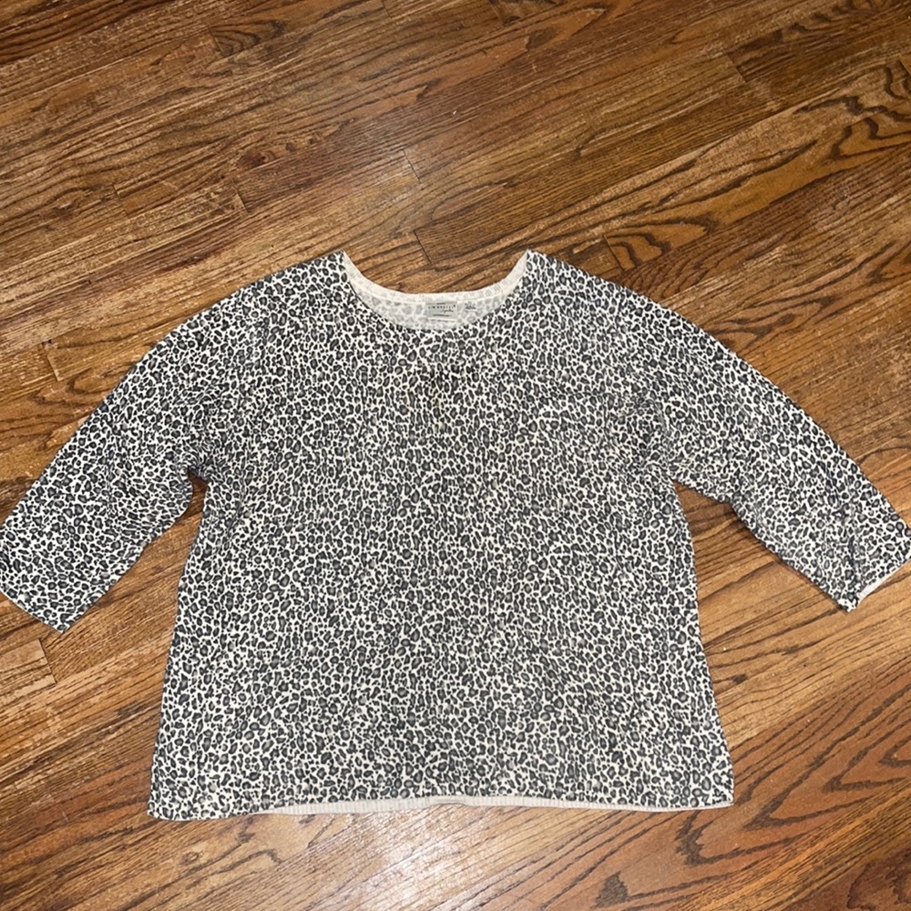 Kim Roger’s woman leopard lightweight sweater.